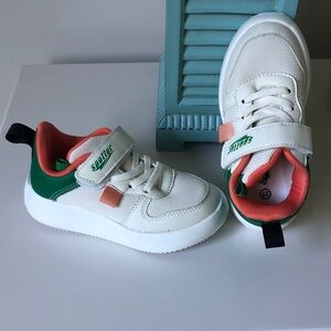 NWT Kids White /Green Sneakers. Size 27